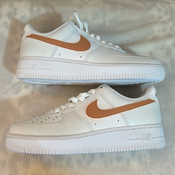 Nike Air Force 1 ‘07 Size 9 US WMNS SKU FQ2742-101 - Picture 2 of 8